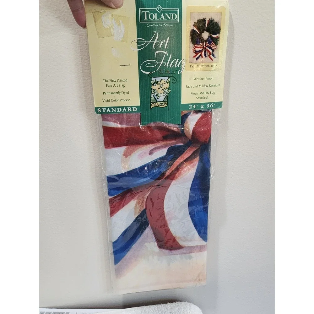 Toland Patriotic New Wreath Art Flag 24x36 USA Americana Outdoor Garden July 4th